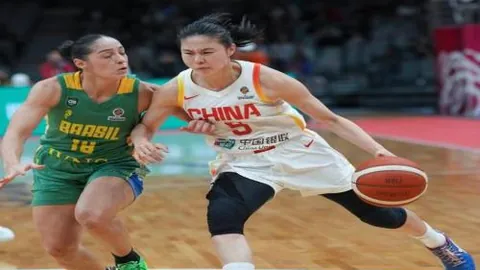 “B费闪耀曼联，英超双响力破纪录，队史射手榜仅次于吉格斯和鲁尼！”