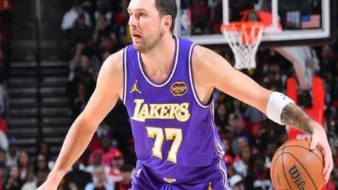 “17岁7个月亚马尔跻身联赛百场最年轻球员前十榜单”